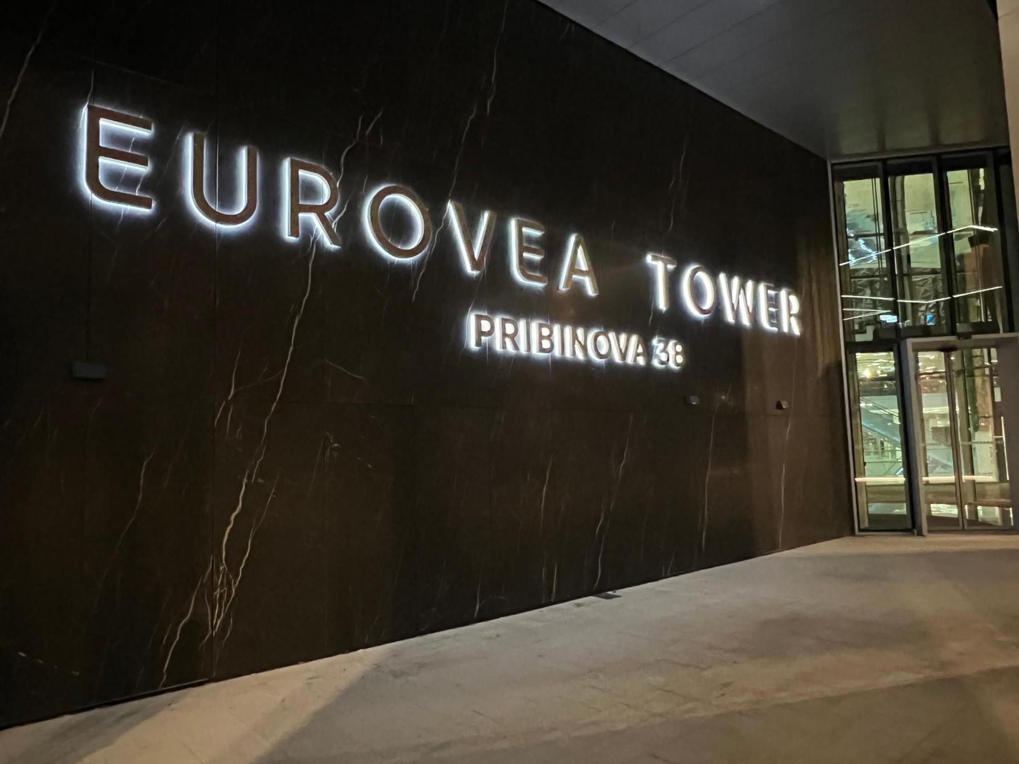 Nikas Eurovea Apartments - Free Parking 布拉迪斯拉发 外观 照片